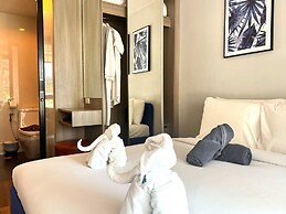 6 Avenue Surin by Lofty