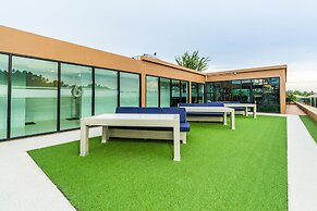 6 Avenue Surin by Lofty