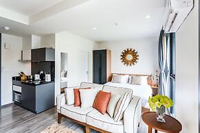 The Deck Condominium by Lofty