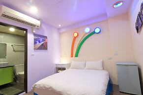 Amir Train Station and Elevator B&B