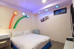 Amir Train Station and Elevator B&B