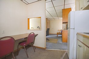 HomeTown Inn by OYO - Liberal, KS