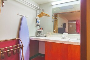 HomeTown Inn by OYO - Liberal, KS