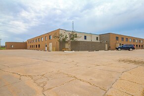 HomeTown Inn by OYO - Liberal, KS