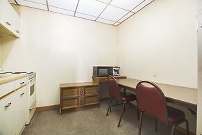 HomeTown Inn by OYO - Liberal, KS