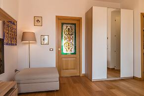 Sunny Canal View in Venice Chic Movida