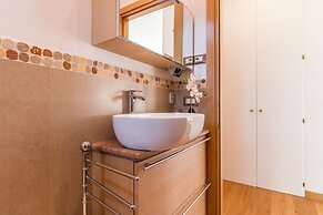 Sunny Canal View in Venice Chic Movida