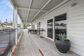 The Apartment, Metung