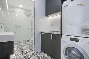 The Apartment, Metung