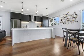 The Apartment, Metung