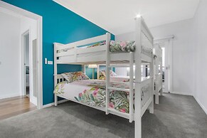 The Apartment, Metung