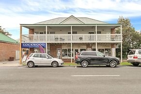 The Apartment, Metung