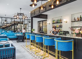 Blanc Smith Residence