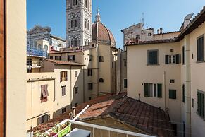 Charming 2bed Apt Overlooking Duomo