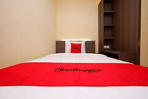 RedDoorz Plus near Paragon Mall Semarang