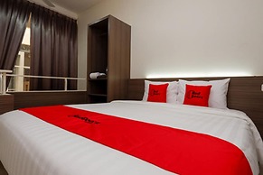 RedDoorz Plus near Paragon Mall Semarang