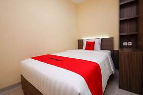 RedDoorz Plus near Paragon Mall Semarang