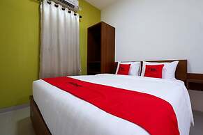 RedDoorz Plus near Paragon Mall Semarang