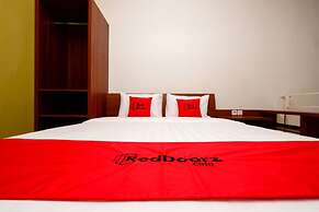 RedDoorz Plus near Paragon Mall Semarang
