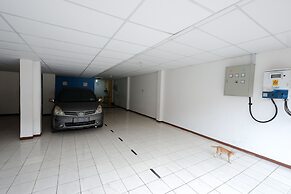 RedDoorz Near Kota Lama Semarang