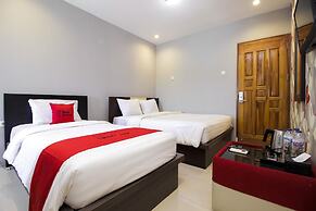 RedDoorz Plus @ Paal 2 Manado