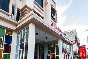 RedDoorz Plus @ Paal 2 Manado