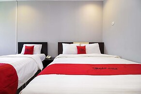 RedDoorz Plus @ Paal 2 Manado