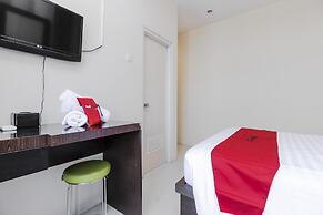RedDoorz Plus @ Paal 2 Manado