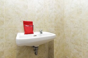 RedDoorz Plus @ Paal 2 Manado