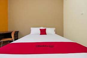 RedDoorz near RSUP Prof. Kandou Manado