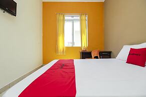 RedDoorz near RSUP Prof. Kandou Manado