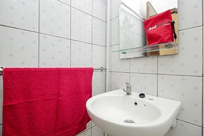 RedDoorz near RSUP Prof. Kandou Manado