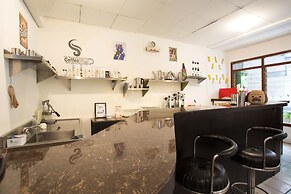 RedDoorz @ Supratman Street