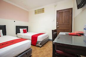 RedDoorz near Bethesda Manado