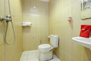 RedDoorz near Bethesda Manado