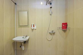 RedDoorz near Bethesda Manado