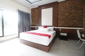 RedDoorz Plus near Kualanamu Airport
