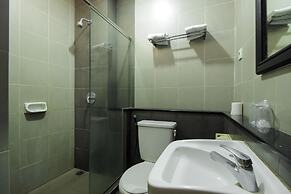 RedDoorz Plus near GBK Senayan