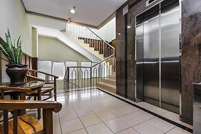 RedDoorz Plus near GBK Senayan