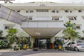 RedDoorz Plus near GBK Senayan