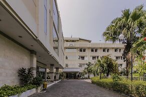 RedDoorz Plus near GBK Senayan