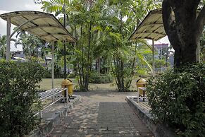 RedDoorz Plus near GBK Senayan