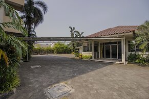 RedDoorz Plus near GBK Senayan