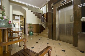 RedDoorz Plus near GBK Senayan