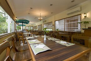 RedDoorz Plus near GBK Senayan