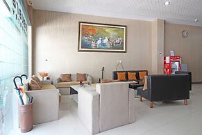 RedDoorz near UNS Solo