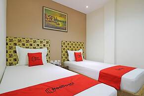 RedDoorz near UNS Solo