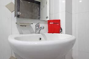 RedDoorz near UNS Solo