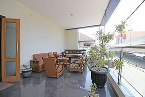 RedDoorz near UNS Solo