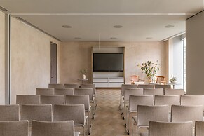 The Stratford, Autograph Collection